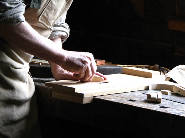 Ofrecemos un servicio de <strong>carpintería  de madera y ebanistería en Fonsagrada (A)</strong> adaptado a las necesidades del <strong>cliente</strong>.